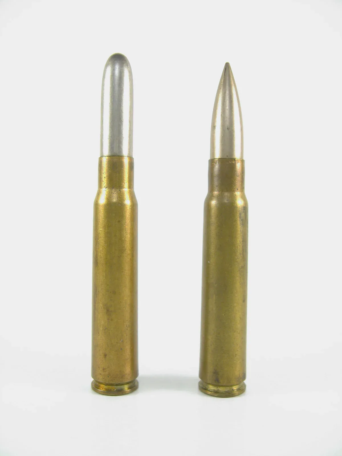 Two 7.92×57mm Mauser cartridges side by side: the 1888 pattern Patrone 88 (M/88 J Patrone) on the left and the 1905 pattern 7.92×57mm Mauser on the right, showing the evolution of the cartridge design.