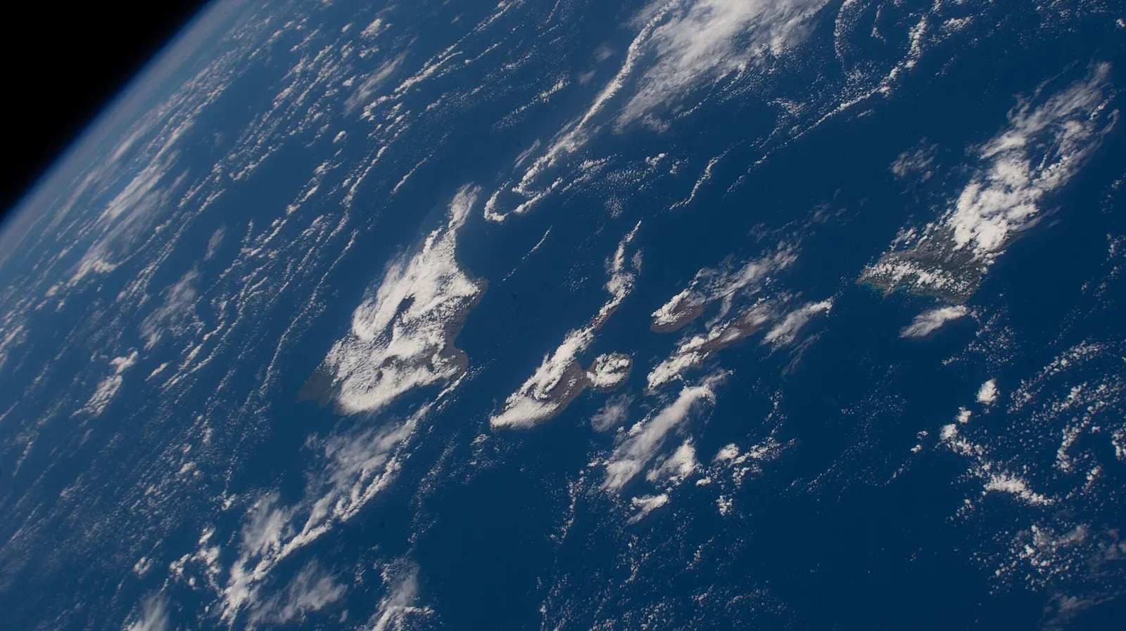 Satellite photograph of the Hawaiian archipelago taken from the International Space Station on June 24, 2022, showing the eight main islands and surrounding Pacific Ocean.