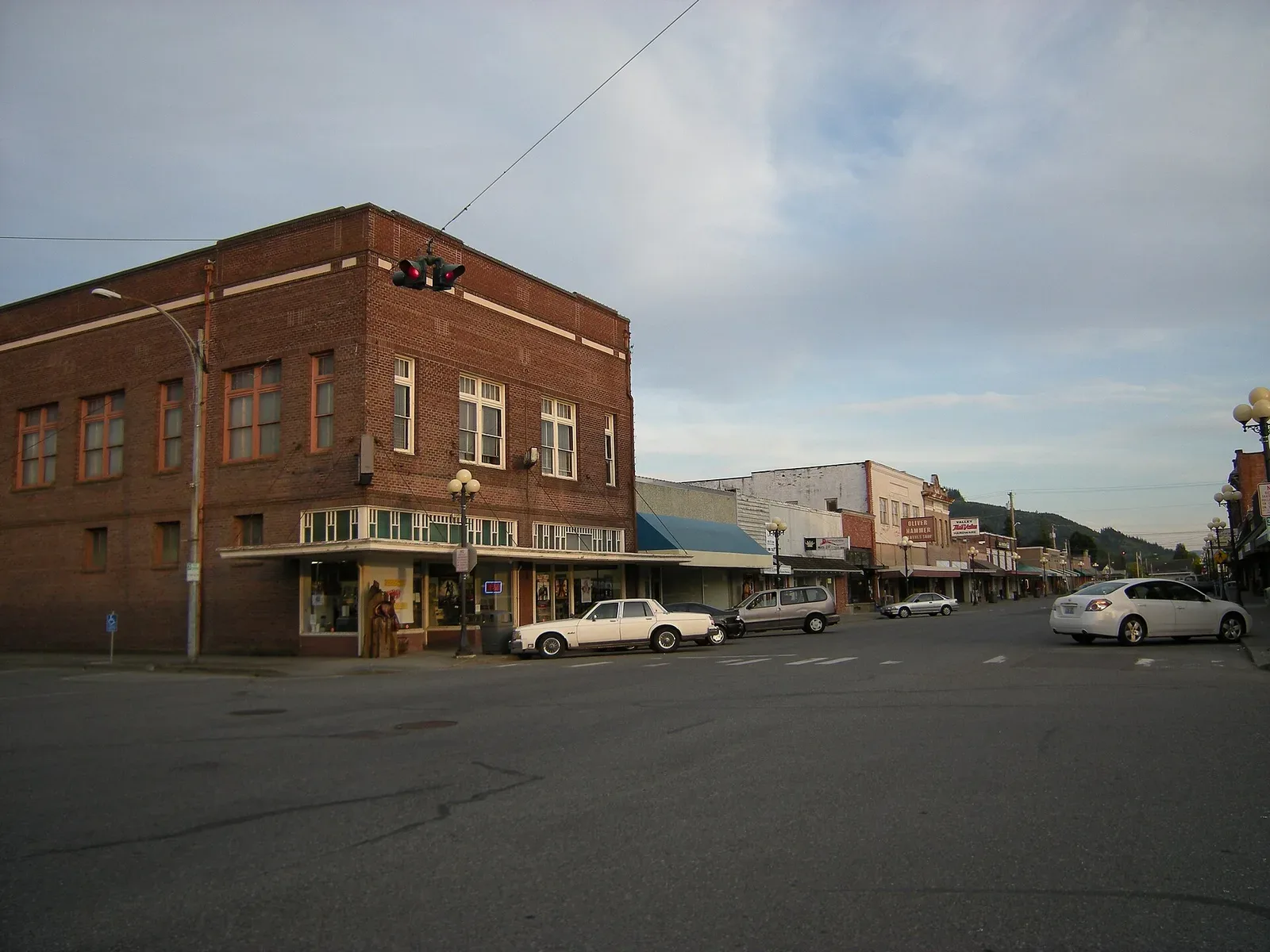 Street view of buildings along Metcalf Street in Sedro-Woolley, Washington