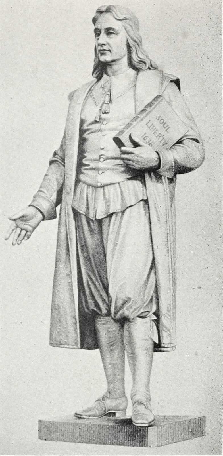 Bronze statue of Roger Williams by sculptor Franklin Simmons, depicting the founder of Rhode Island in period dress.