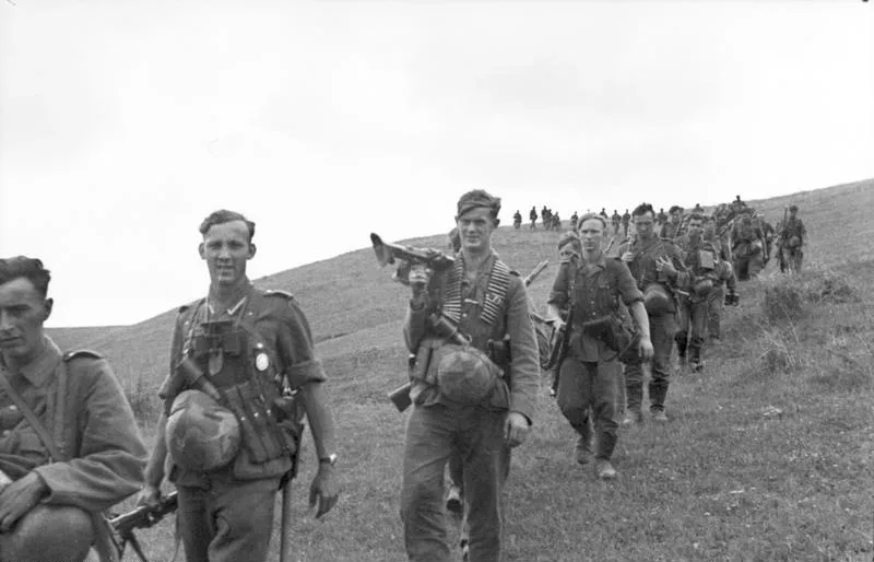 German infantrymen in combat positions during operations in central-southern Russia, photograph from Bundesarchiv collection