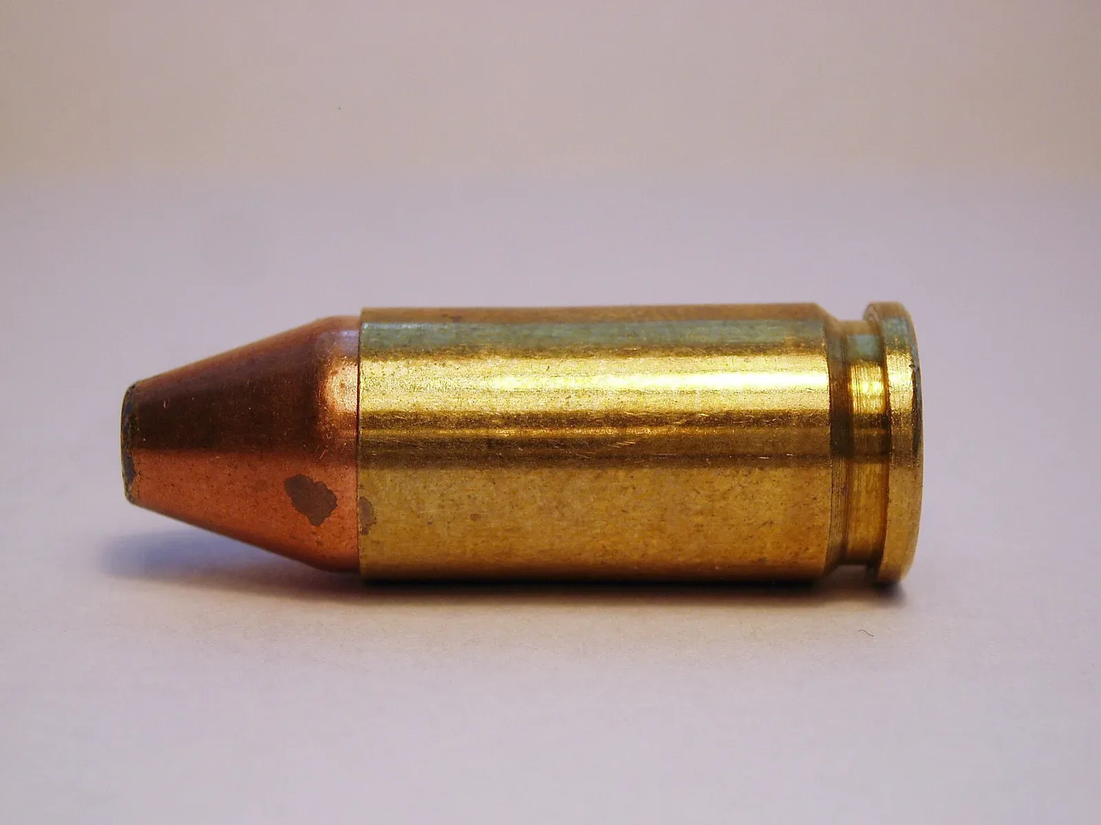A single 9×19mm Parabellum cartridge with a soft-point bullet, manufactured by Sellier & Bellot, shown against a plain background.